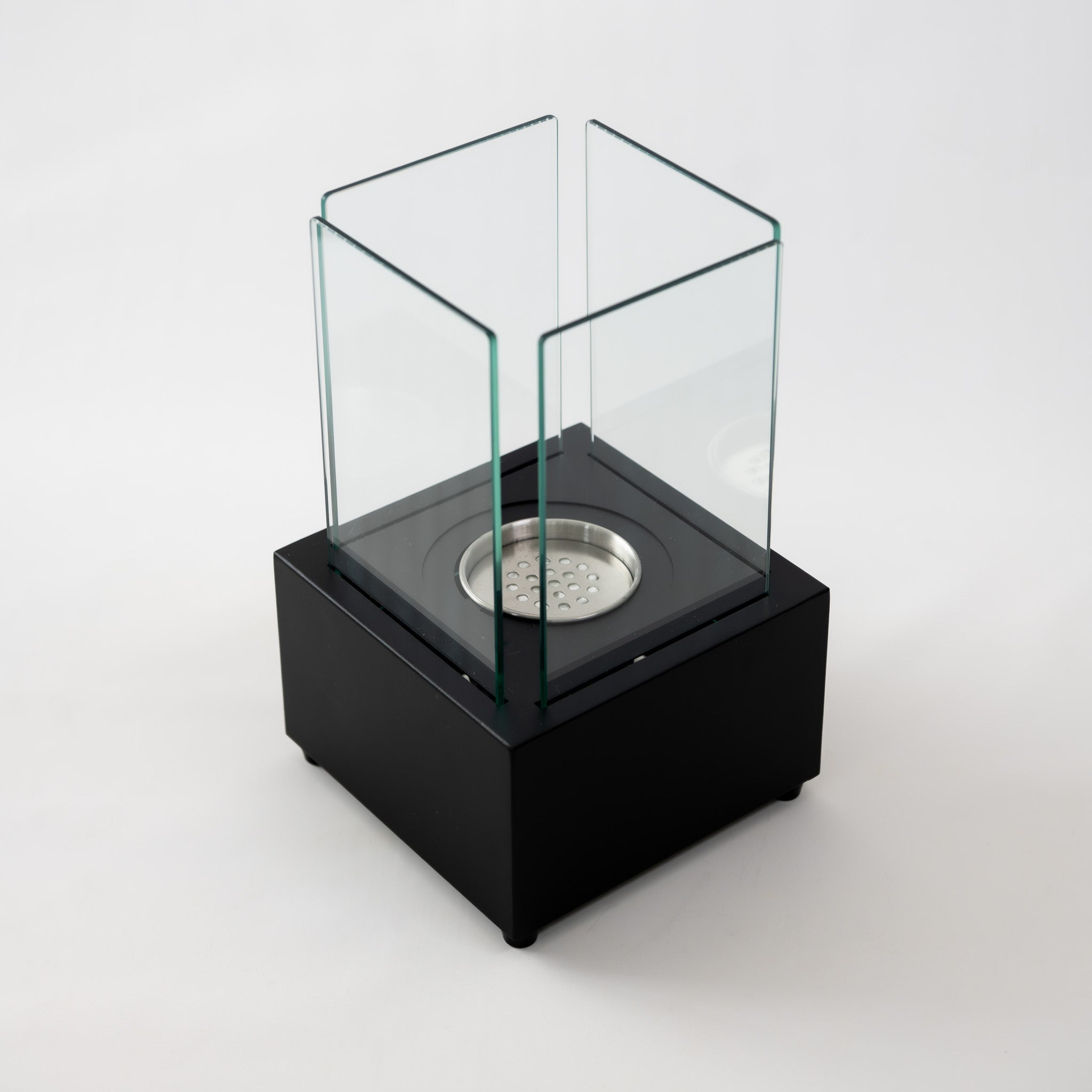 The Cube Small -Black 22t - Size: 20*20*32cm.